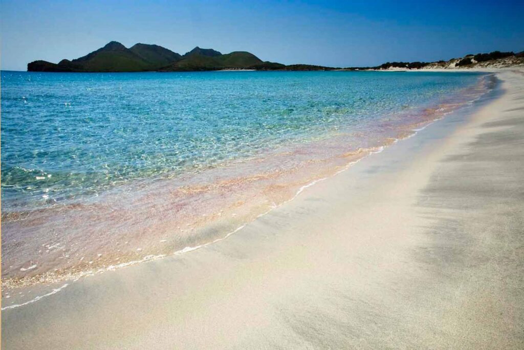 Acqua turchese e falesie a Capo Teulada in Sardegna